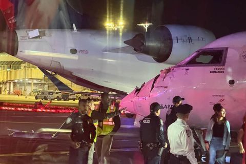 BREAKING NEWS Incident grav pe un aeroport din New York! Două avioane s-au ciocnit la sol